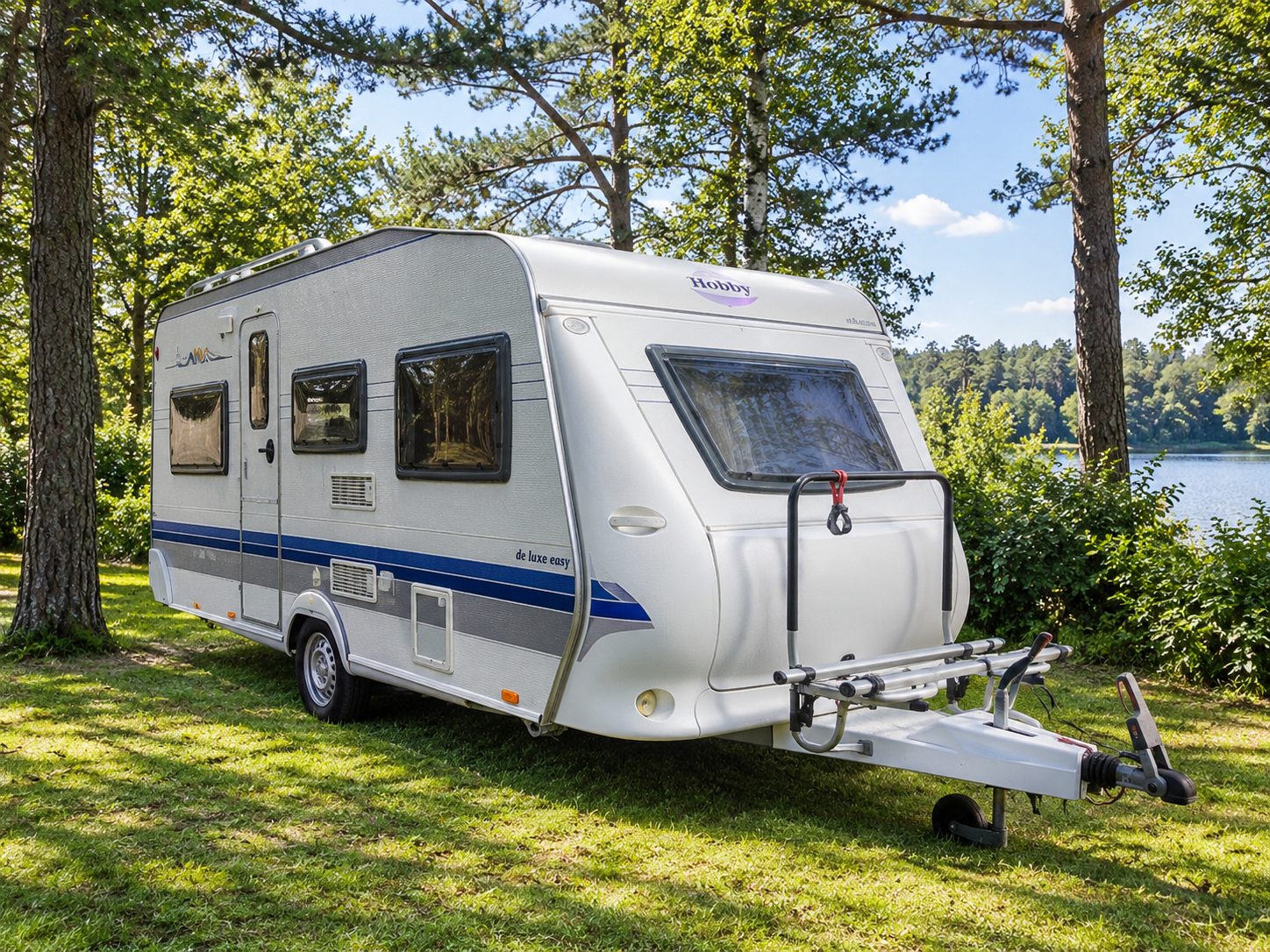 Hobby easy de luxe 450 (2006) met inboedel, 2 tentluifels, mover en stalling.